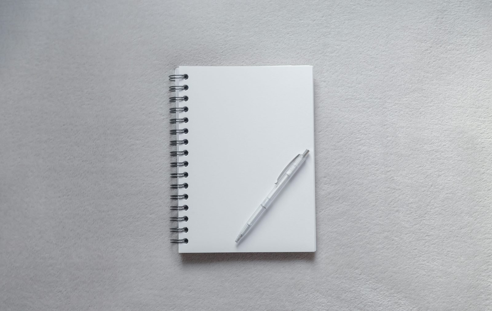 Diary and pen for corporate stationery gifting